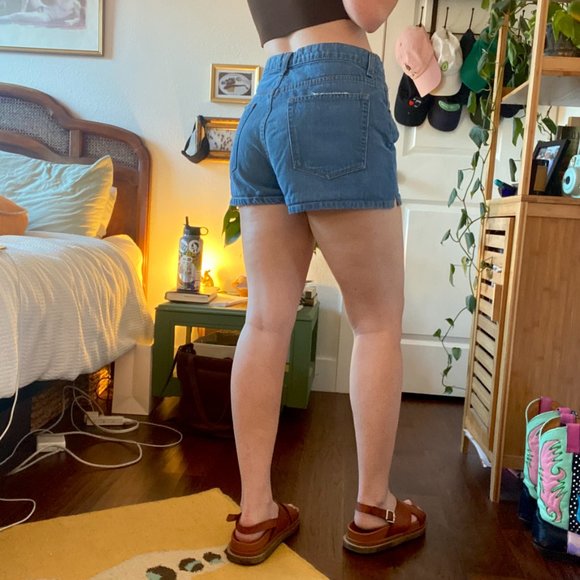 Reformation Shorts - Picture 2 of 3